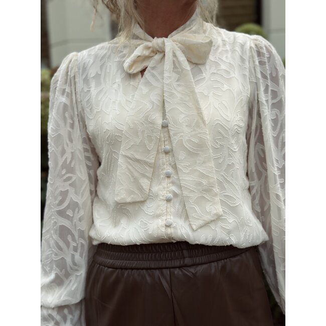 Lofty Manner Lofty Manner Jett blouse ecru bow tie