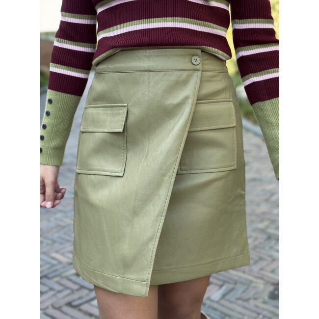 Maevy leather look skirt green
