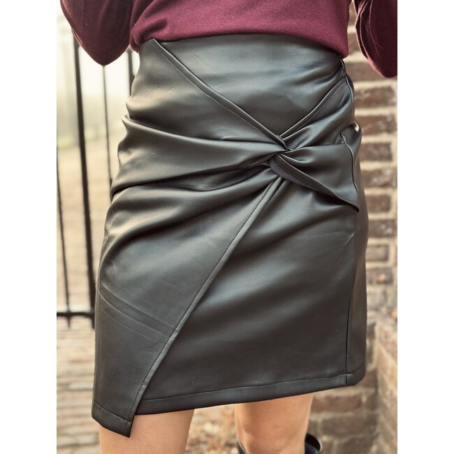 Jente leather look skirt black