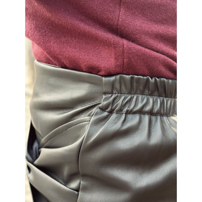 Jente leather look skirt black