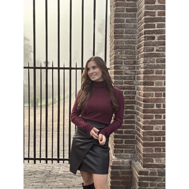 Roanne turtleneck bordeaux red
