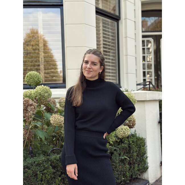 Ylene set sweater + skirt black One Size