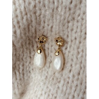 Oorbellen goud met parelmoer hanger 5501
