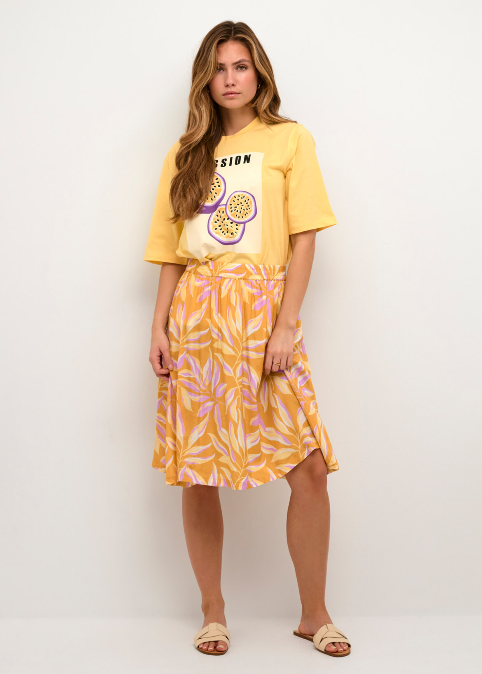 KAFFE Safir skirt - Yellow & lupine flower print