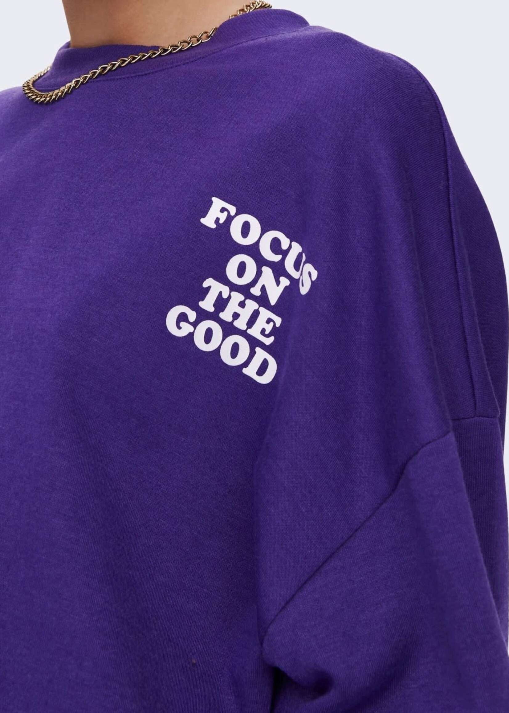 ONLY Liv o-neck sweater 'Focus on the good' - Deep blue