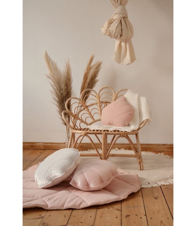 Sierkussen blad in lichtroze, linnen