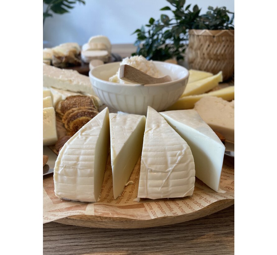 Ramazana Özel Peynir Paketi (Ezine İnek 600g-Van Otlu Peynir 500 g-Erzincan Tulum 500g-Antep Peyniri 500g-İzmir Tulumu 400g)