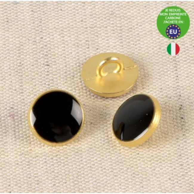 Lacquered metal button
