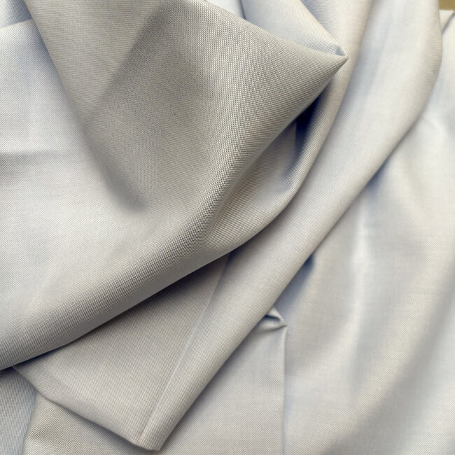 Four roses 2 meter - babyblauwe hemdjesstof