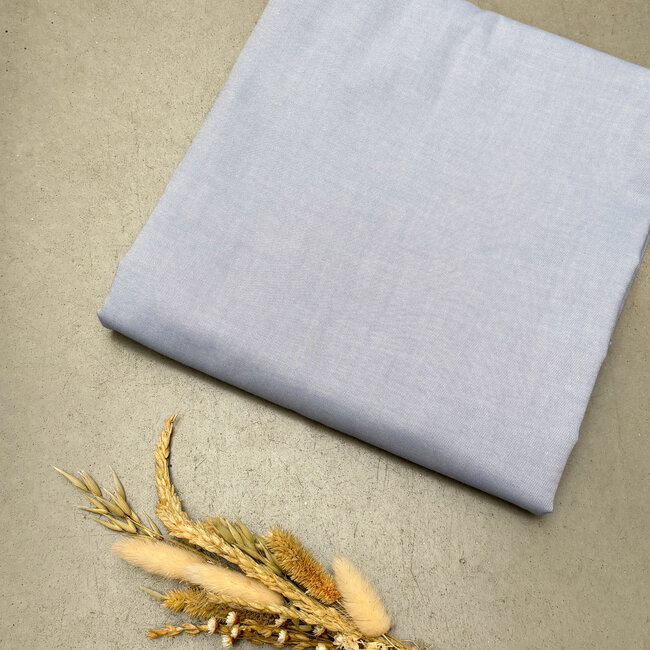 Four roses 2 meter - bleek blauwe hemdjesstof