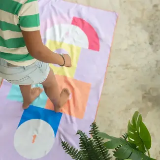 Quut Play towel 140x70 cm - hopscotch
