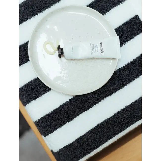 Verona stripes - off black