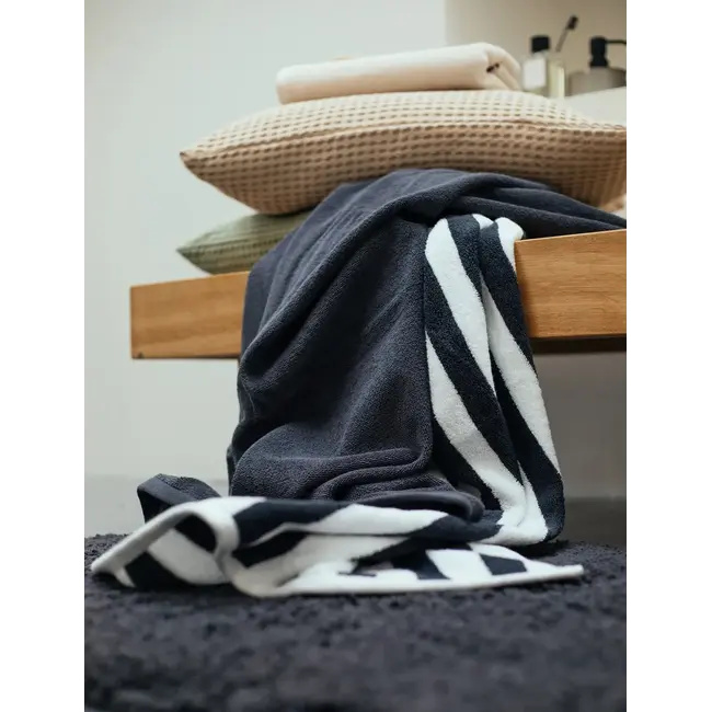 Verona stripes - off black