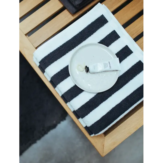 Verona stripes - off black