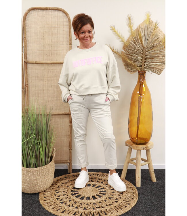 Sweater "Out of Office" beige