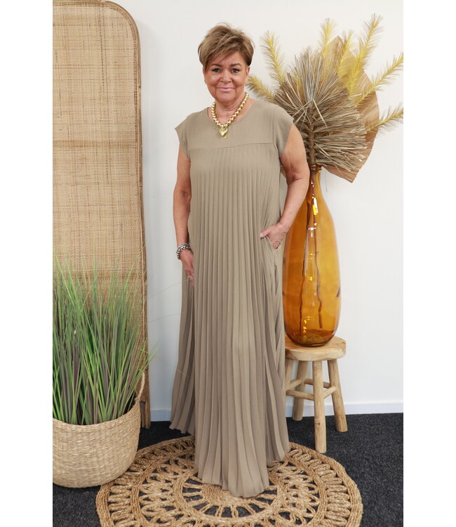 Maxi jurk "Plisse" taupe