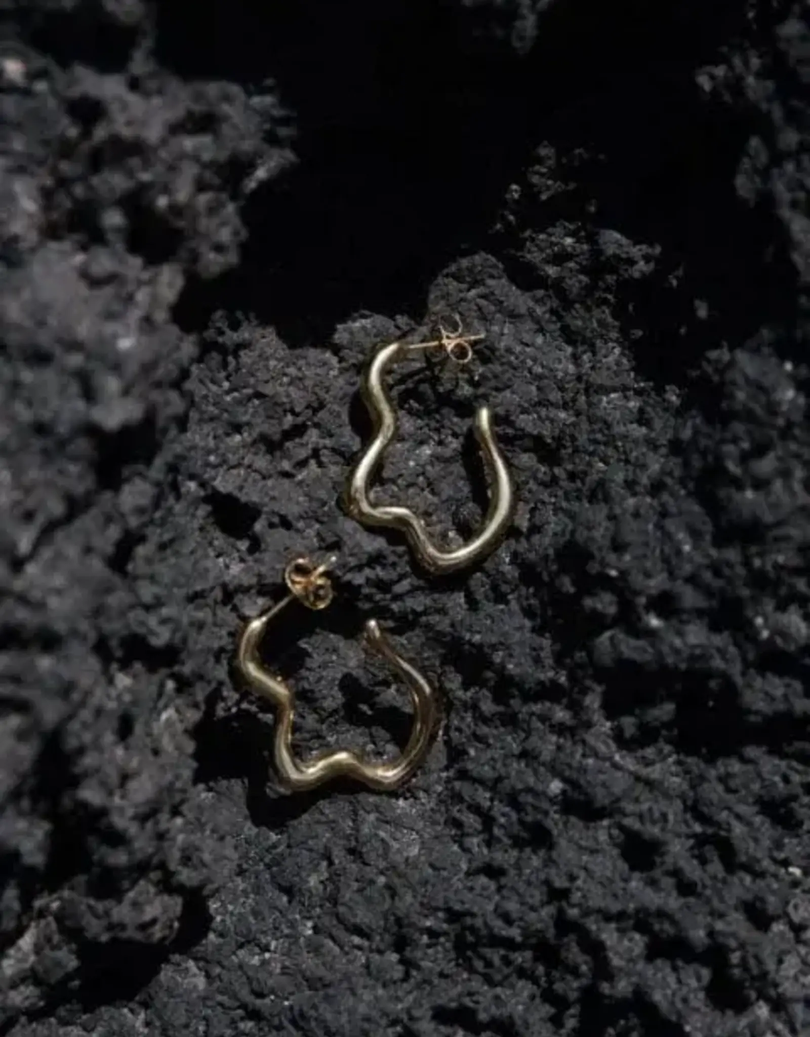 Bandhu Dent Earring Thin Gold per stuk