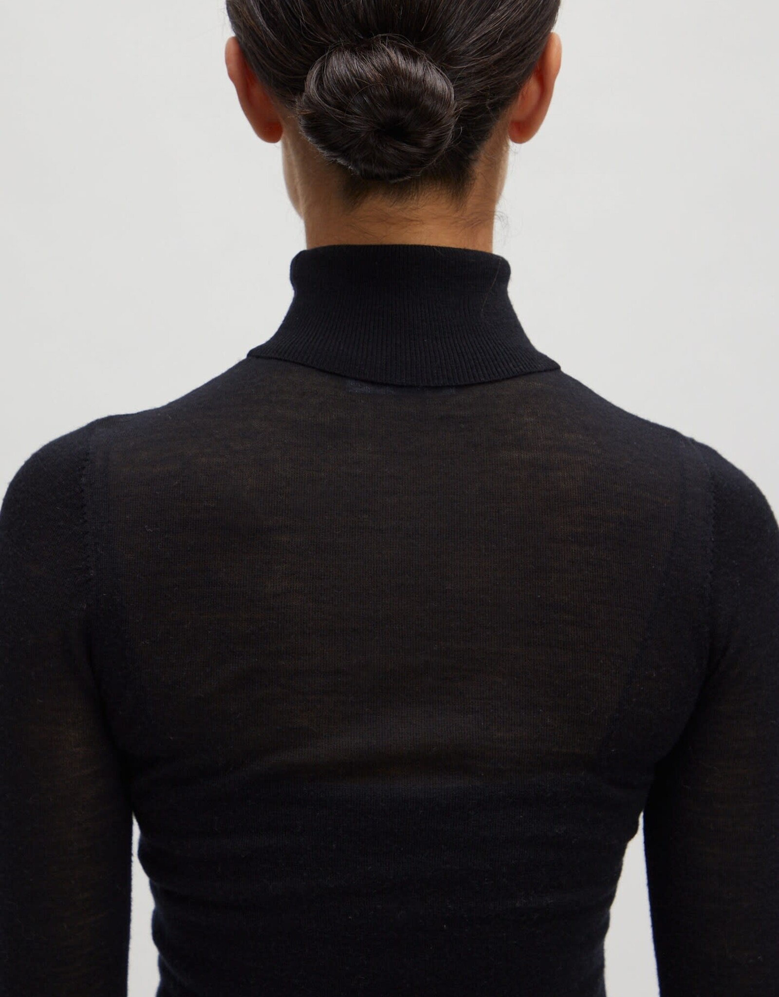 Edited Hatti Rollneck Merino Black