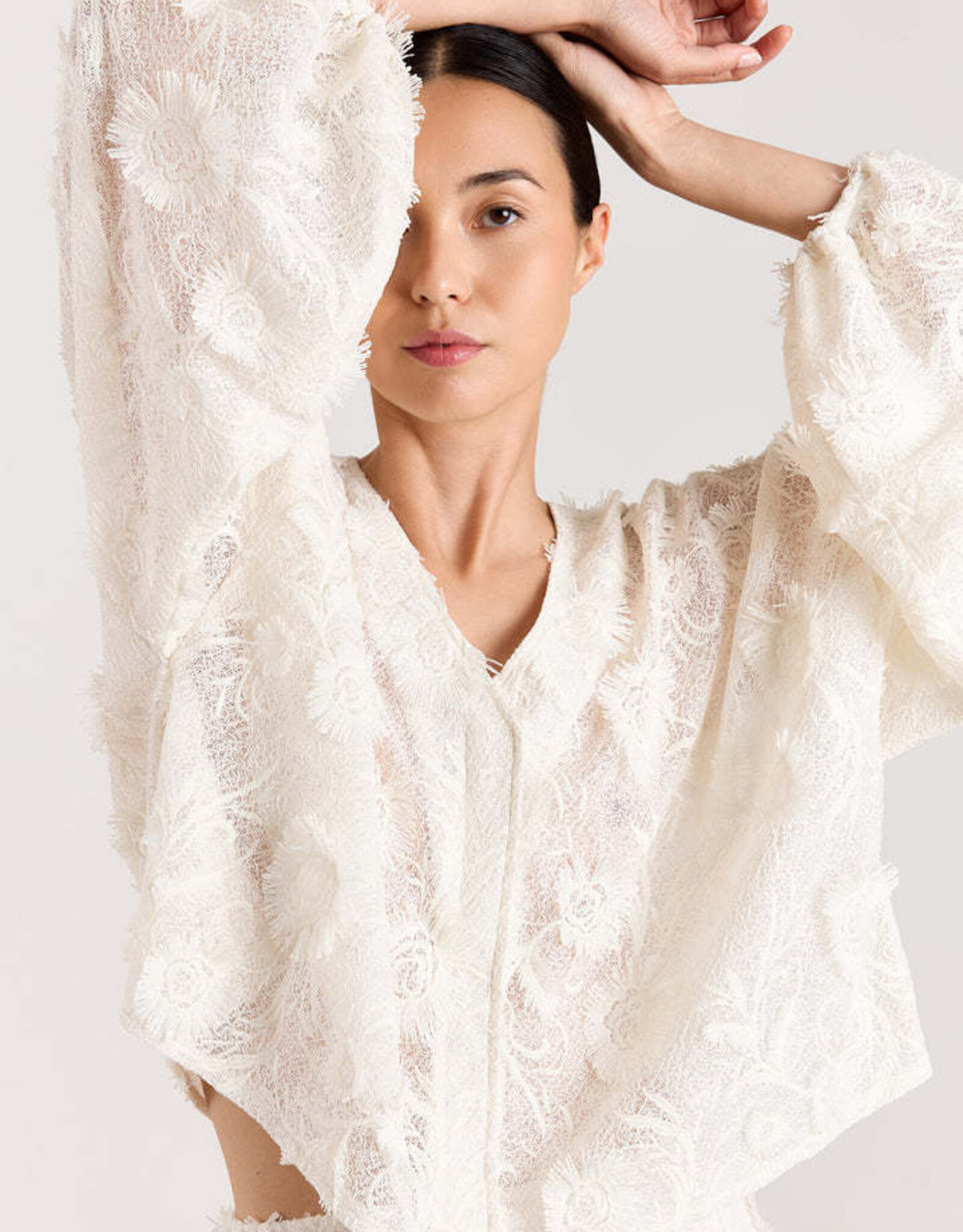 Studio Clique Liza Fringe Flower Off White