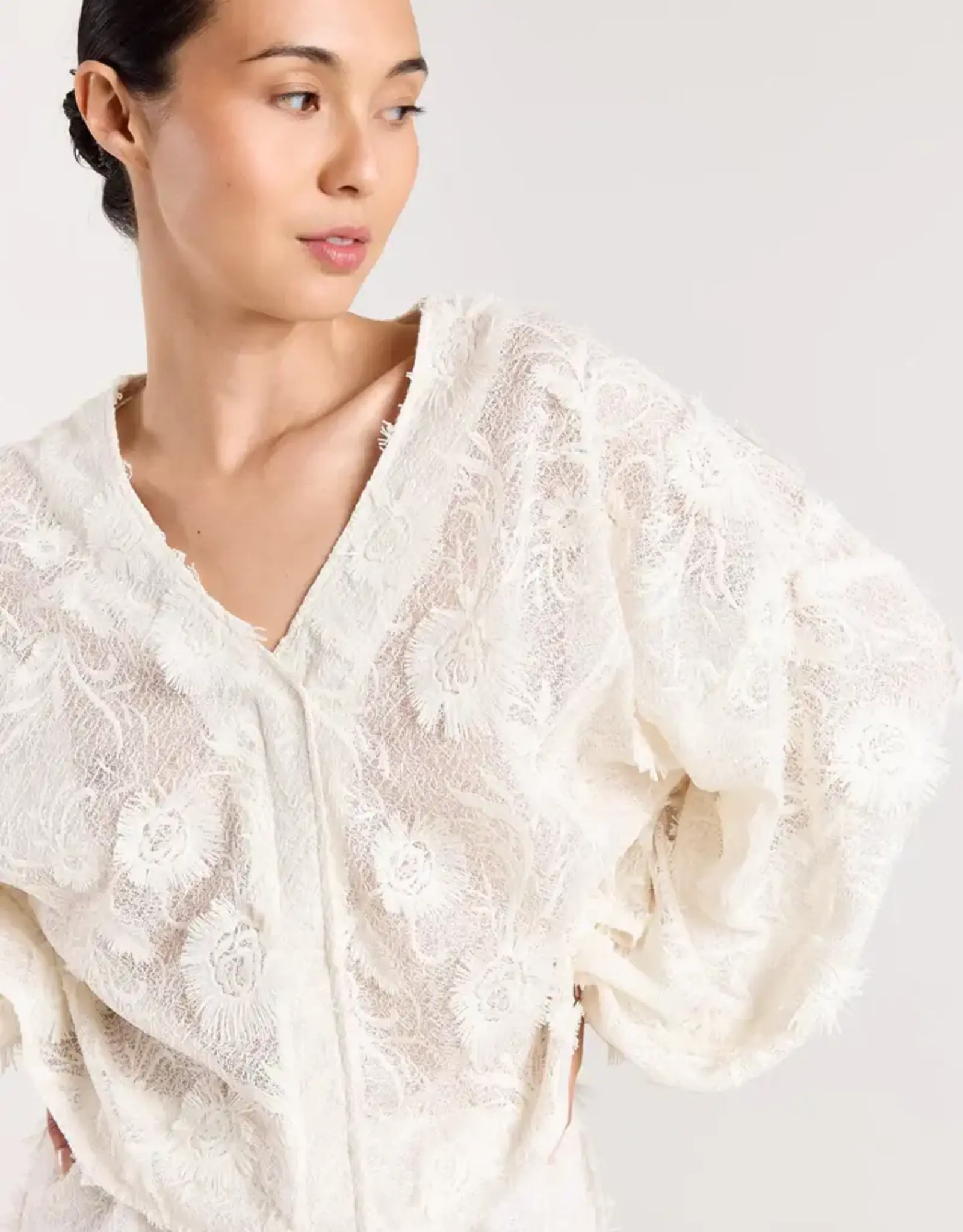 Studio Clique Liza Fringe Flower Off White