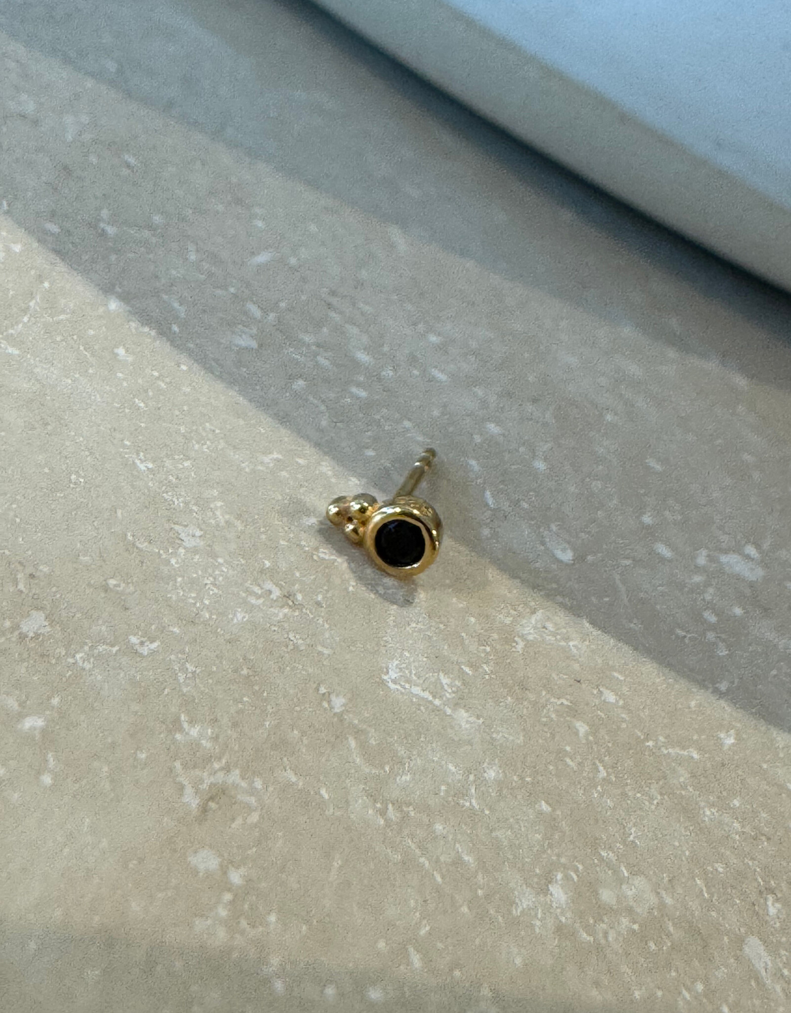 Bobby Rose Round Stud Black Gold