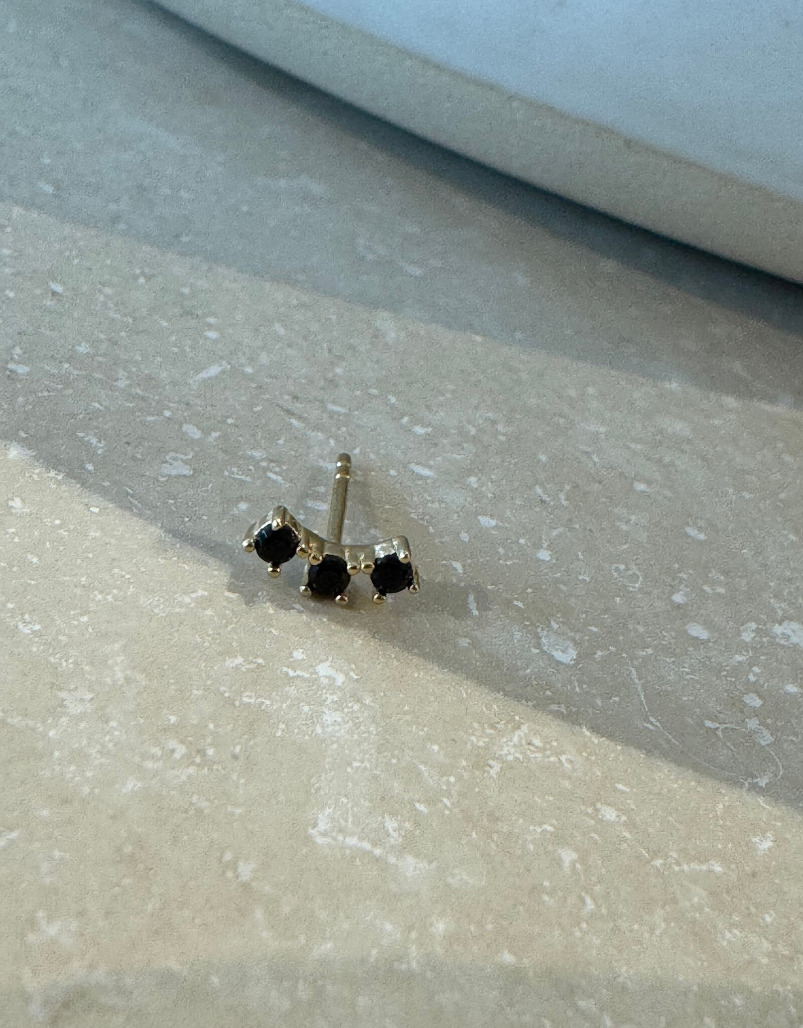 Bobby Rose 3 Big Stones Stud Black Gold