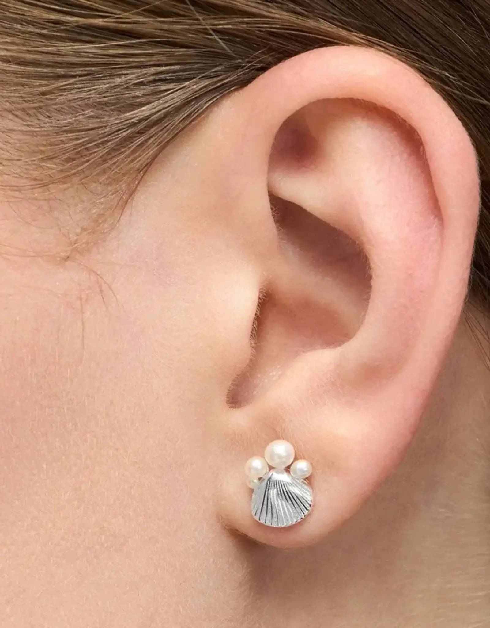 Lulu Bouquet Shell & Pearls Stud Silver