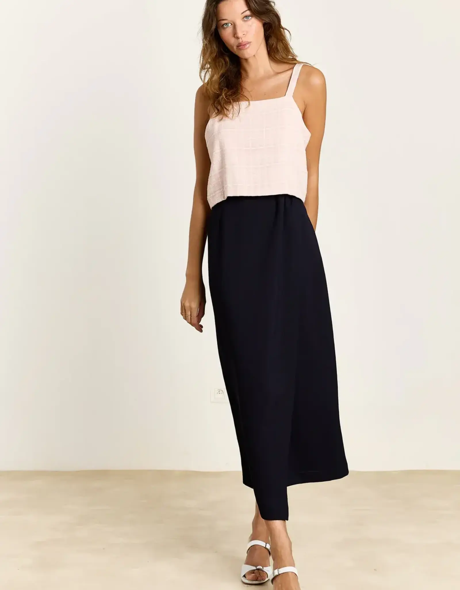 Studio Clique Ivy Textured Uni Woven Navy