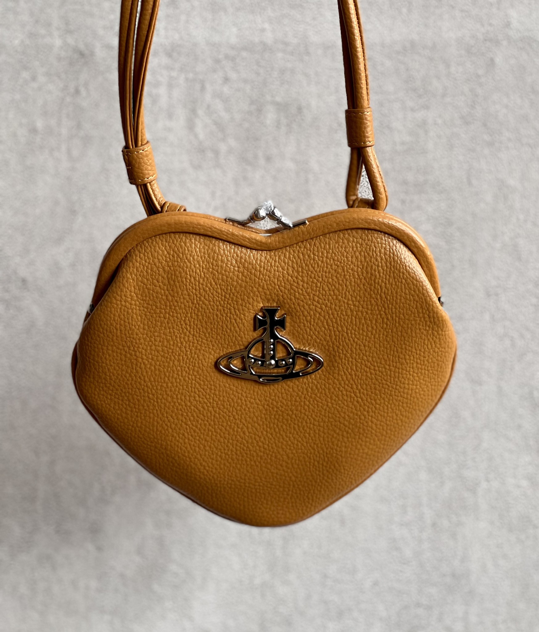 Vivienne Westwood Heart Shaped Bag | Vivienne westwood bags, Vivienne  westwood purse, Heart shaped bag