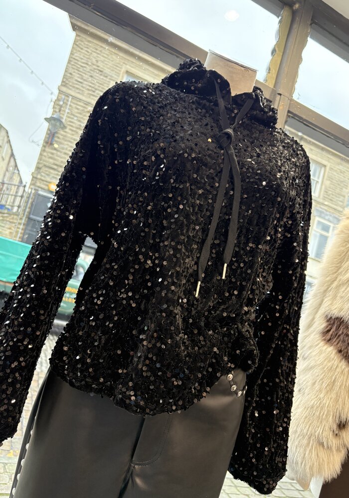 Uchuu CF25-300 Hooded Top