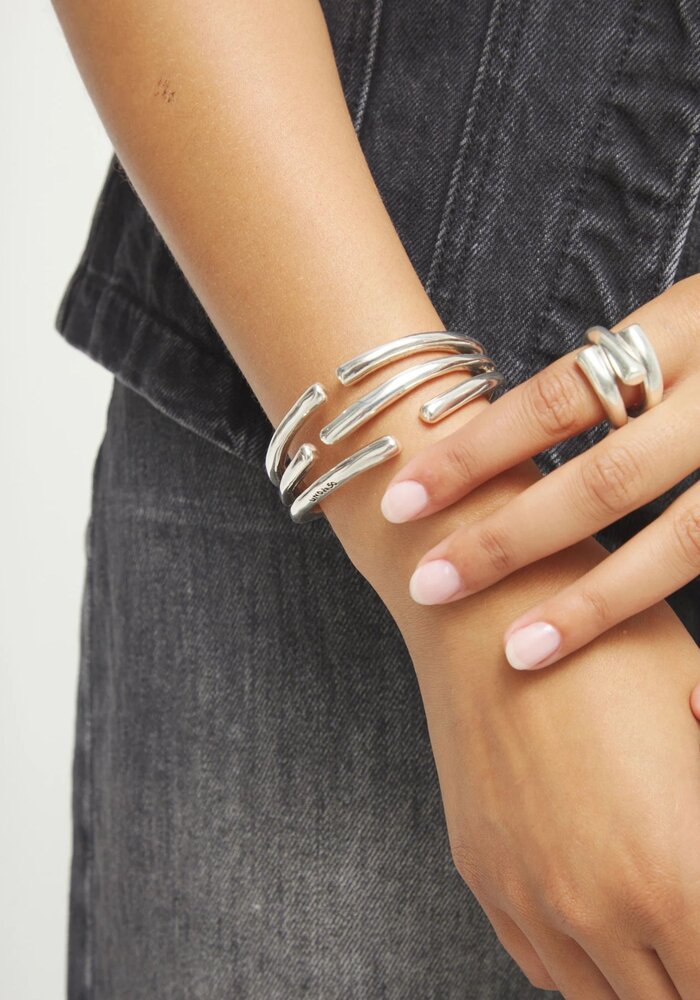 Uno de 50 Bangle Bracelet With Multiple Intertwined Organic Shapes PUL2633MTL