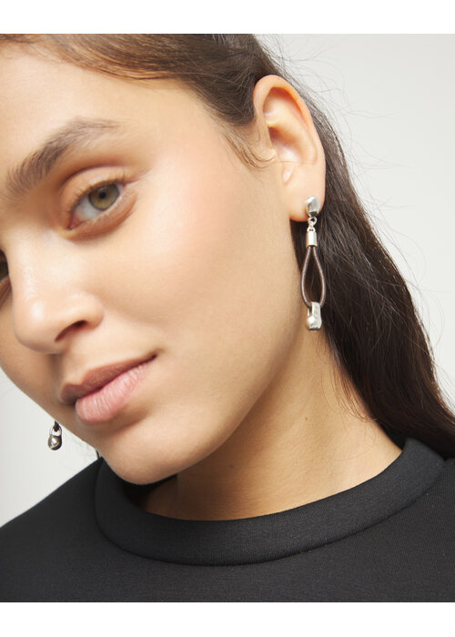 UNO DE 50 Uno de 50 Drop Leather Earrings With Sphere Detail PEN1062MARMTL