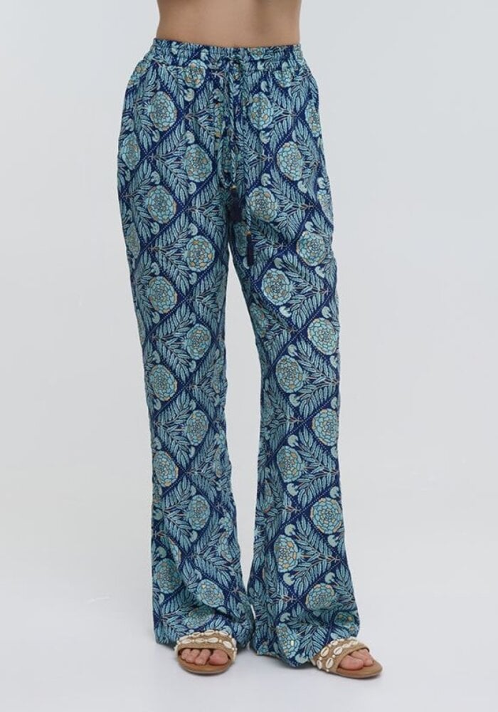 BLE Shirt & Trousers 541-348-0962/3
