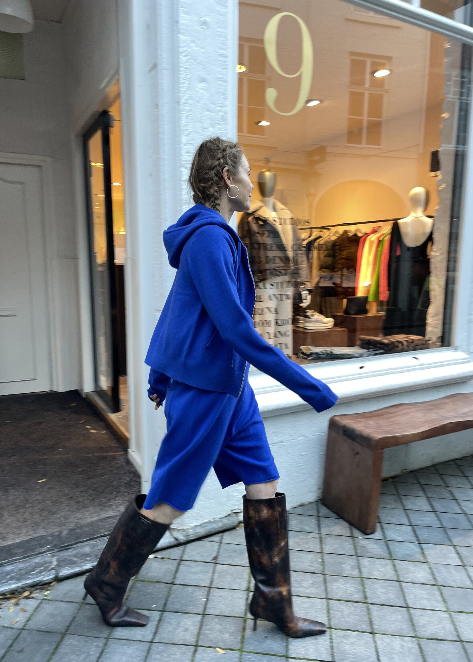 Extreme Cashmere X Hood n°318 - Primary blue