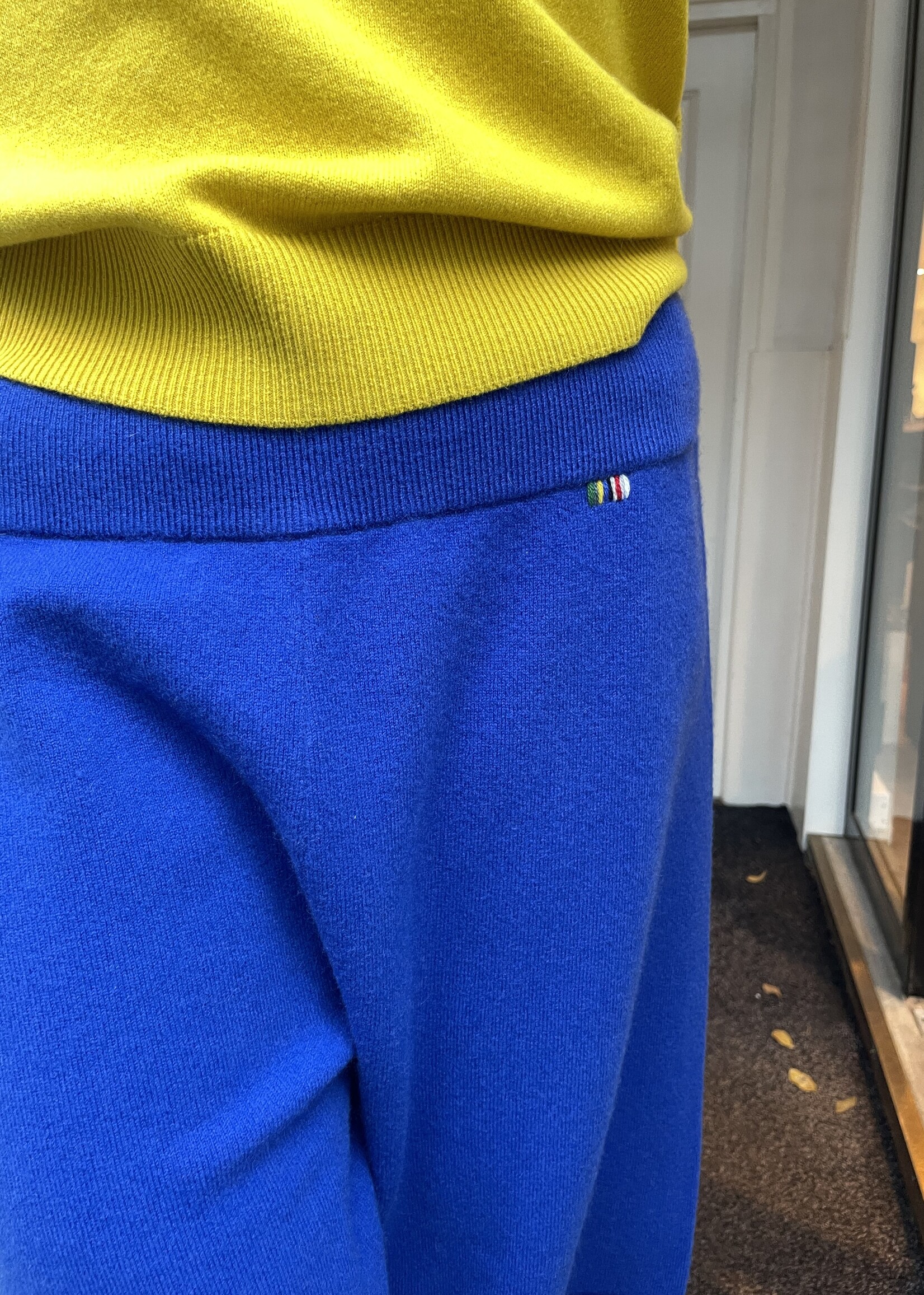 Extreme Cashmere X Laufen shorts n°240 - Primary blue