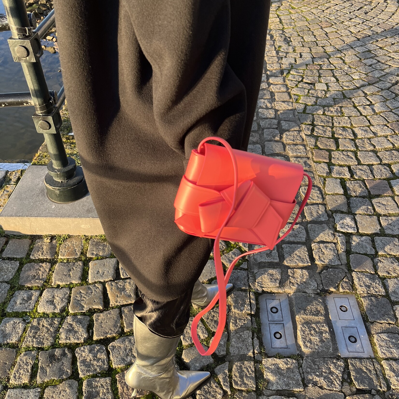 ACNE STUDIOS Musubi mini crossbody - Electric pink