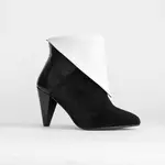 signed by you Signed by you lise black-white