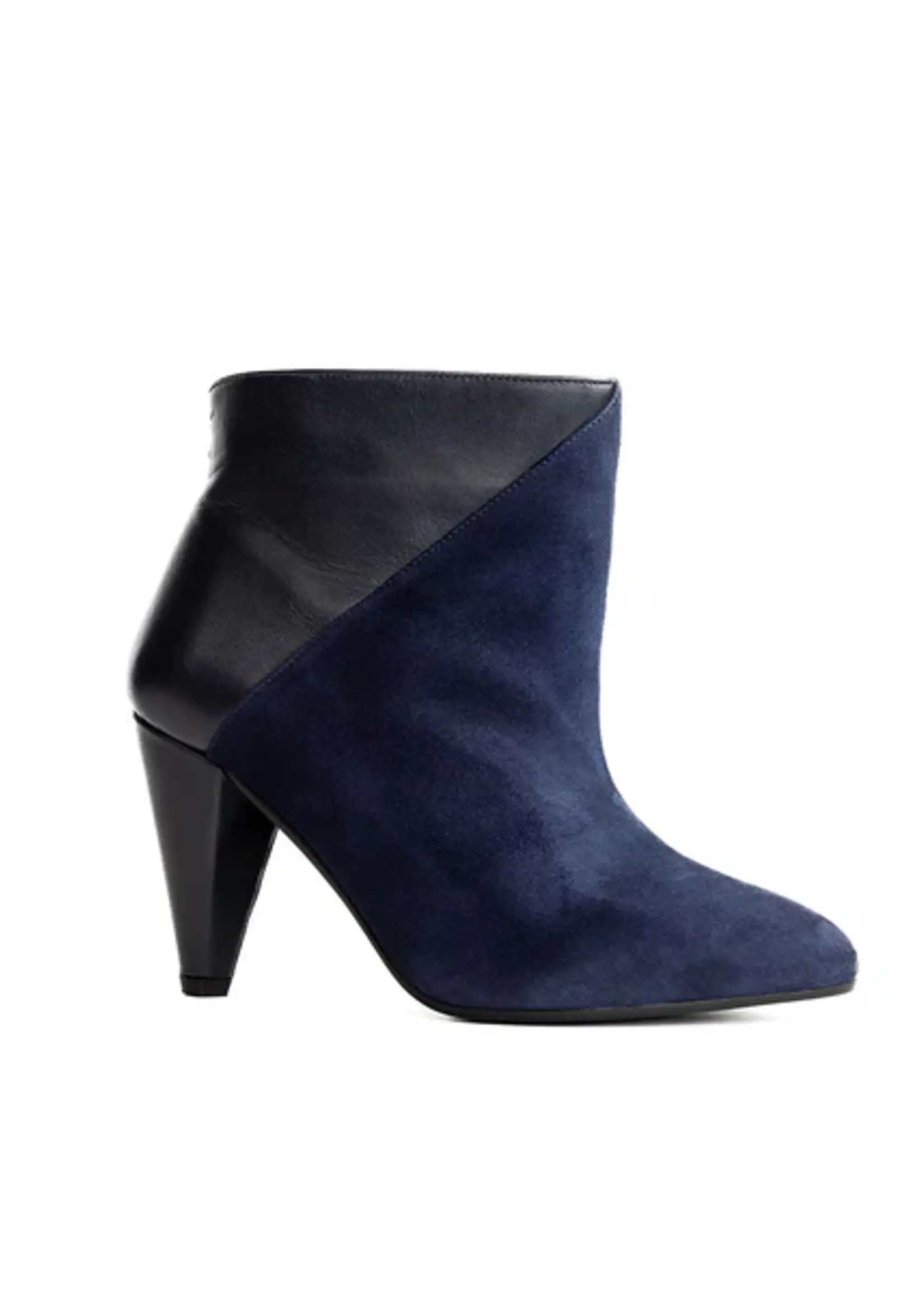 Signed by you lise black-white