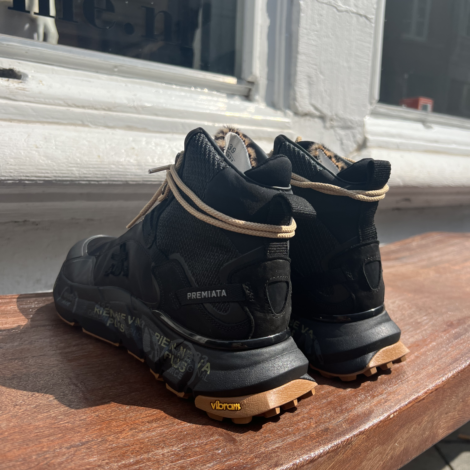 PREMIATA SaintCross D 377 | Black Touch Leo