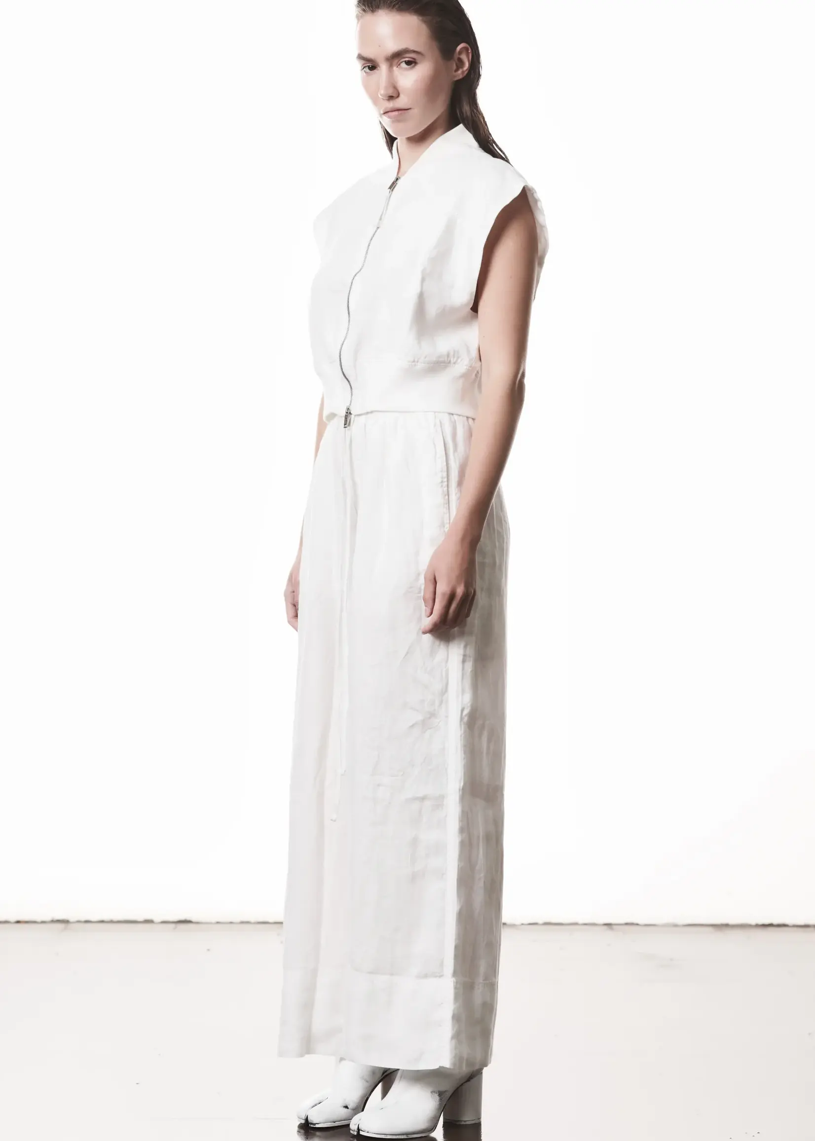 THOM KROM Thom Krom W J 219 Cropped Sleeveles linnen Jacket .Off White