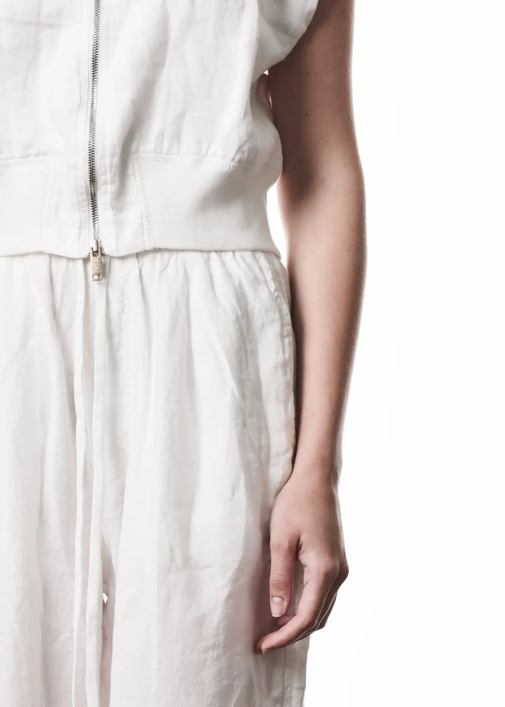 THOM KROM Thom Krom W J 219 Cropped Sleeveles linnen Jacket .Off White