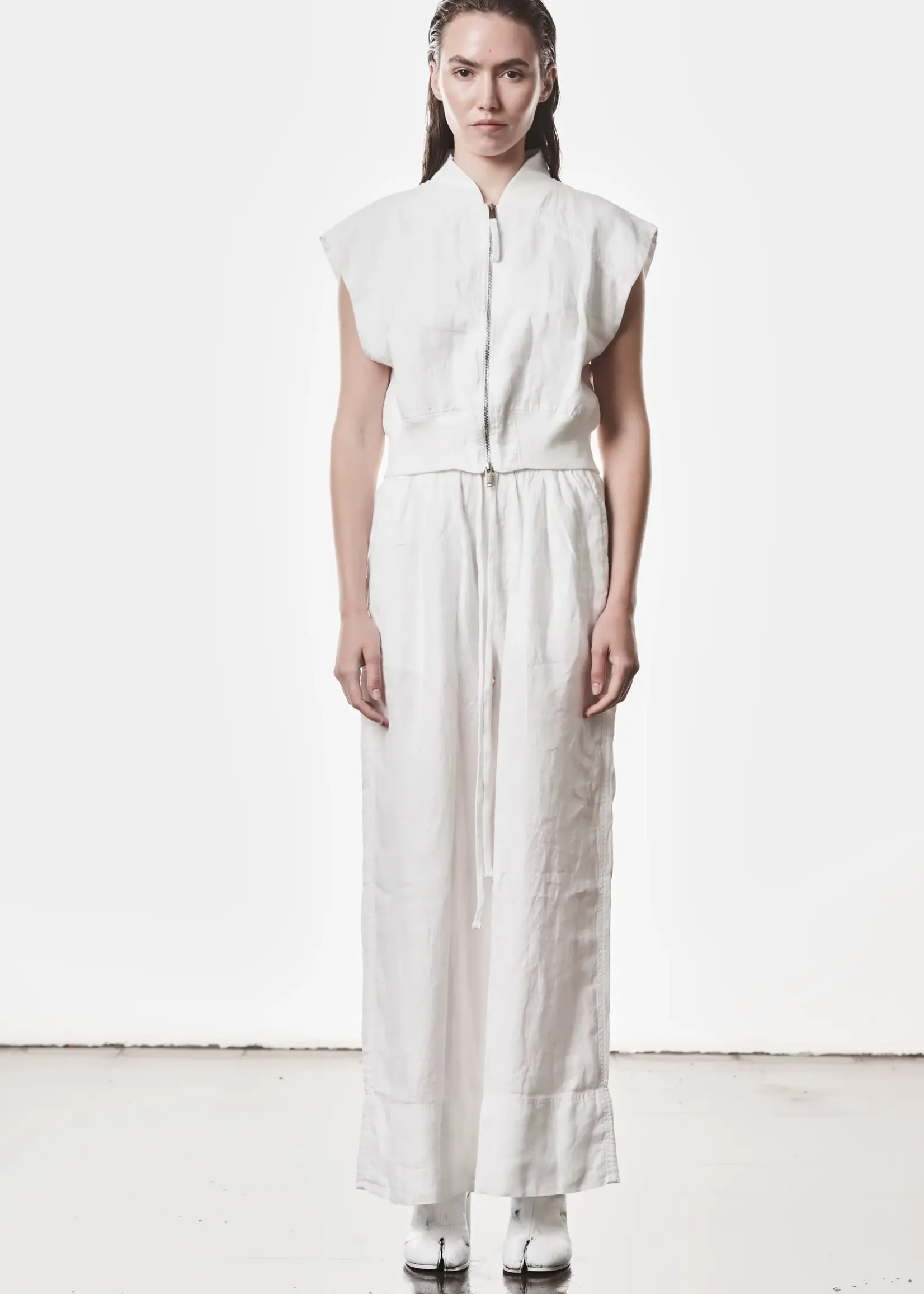 THOM KROM Thom Krom W J 219 Cropped Sleeveles linnen Jacket .Off White
