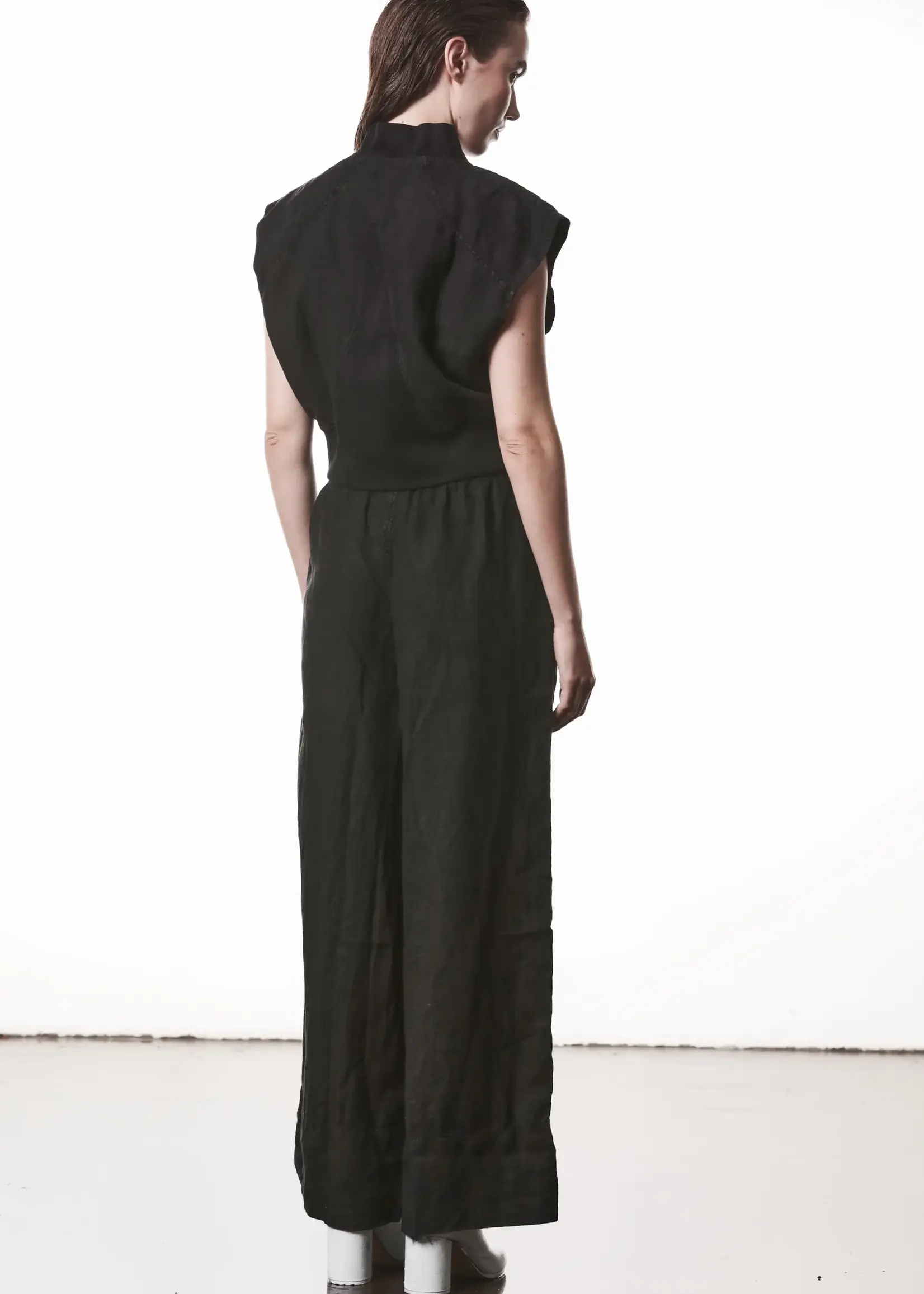 THOM KROM Thom Krom W J  219 croped sleeveles linnen jacket.Black