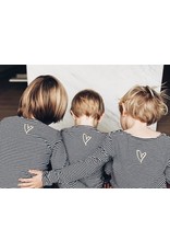 Wenskaart 'HEART' met geborduurd strijkontwerp