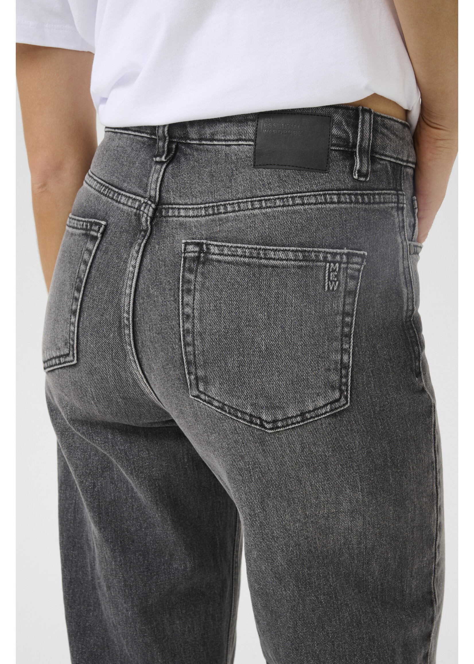 My Essential Wardrobe The Louis 139 High Wide Jeans