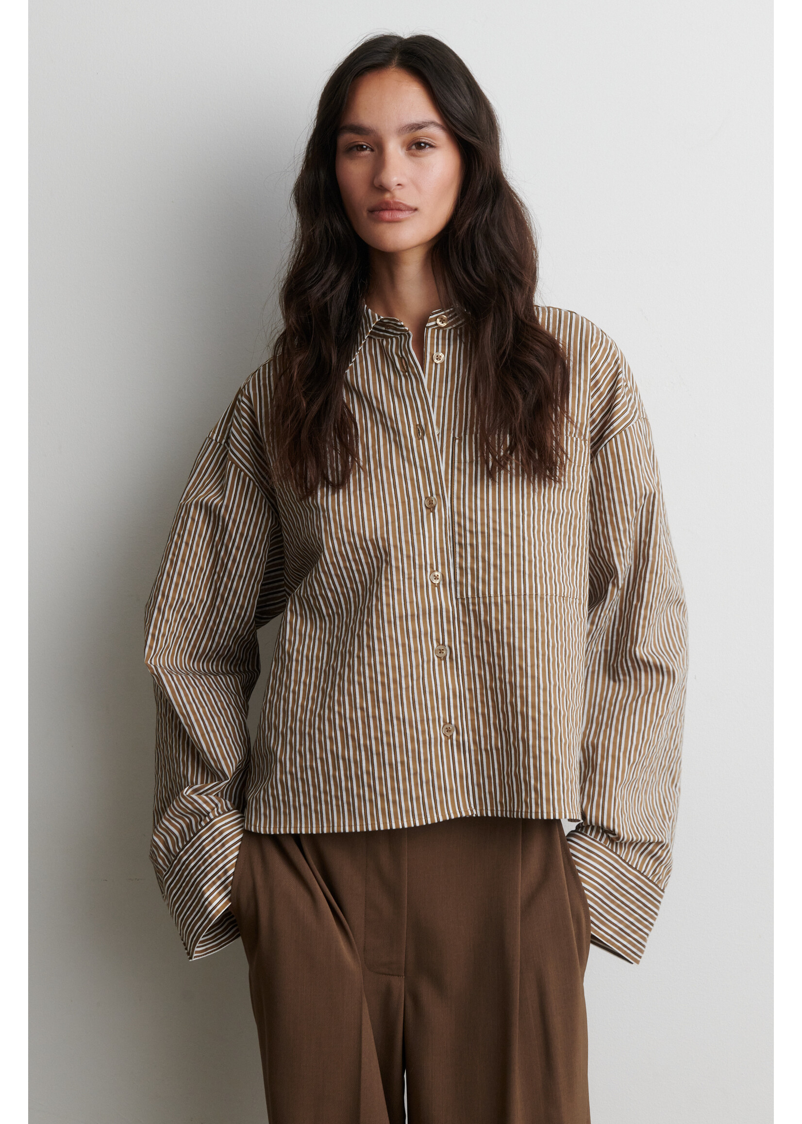 Second Female Vena Cropped Shirt