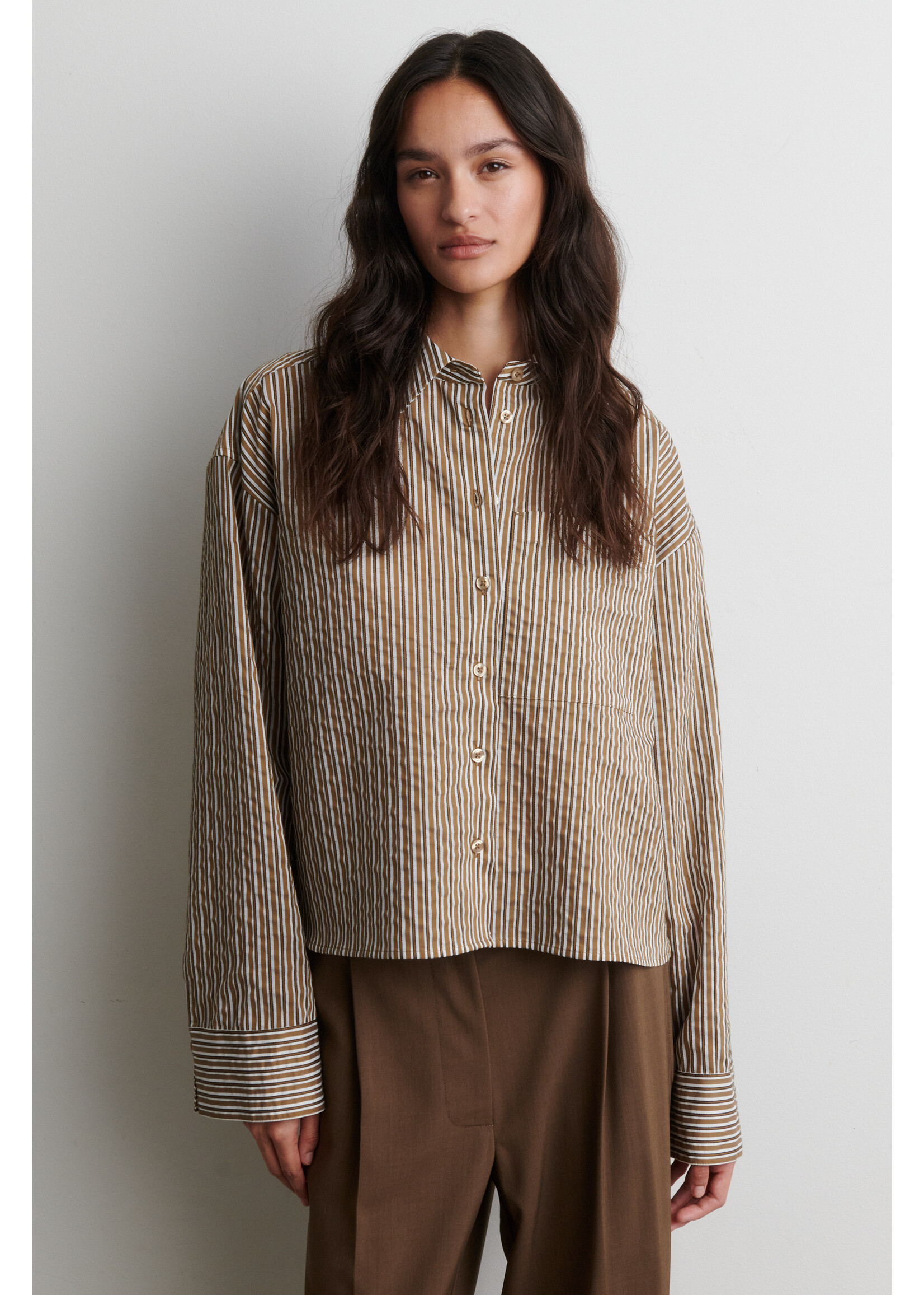 Second Female Vena Cropped Shirt