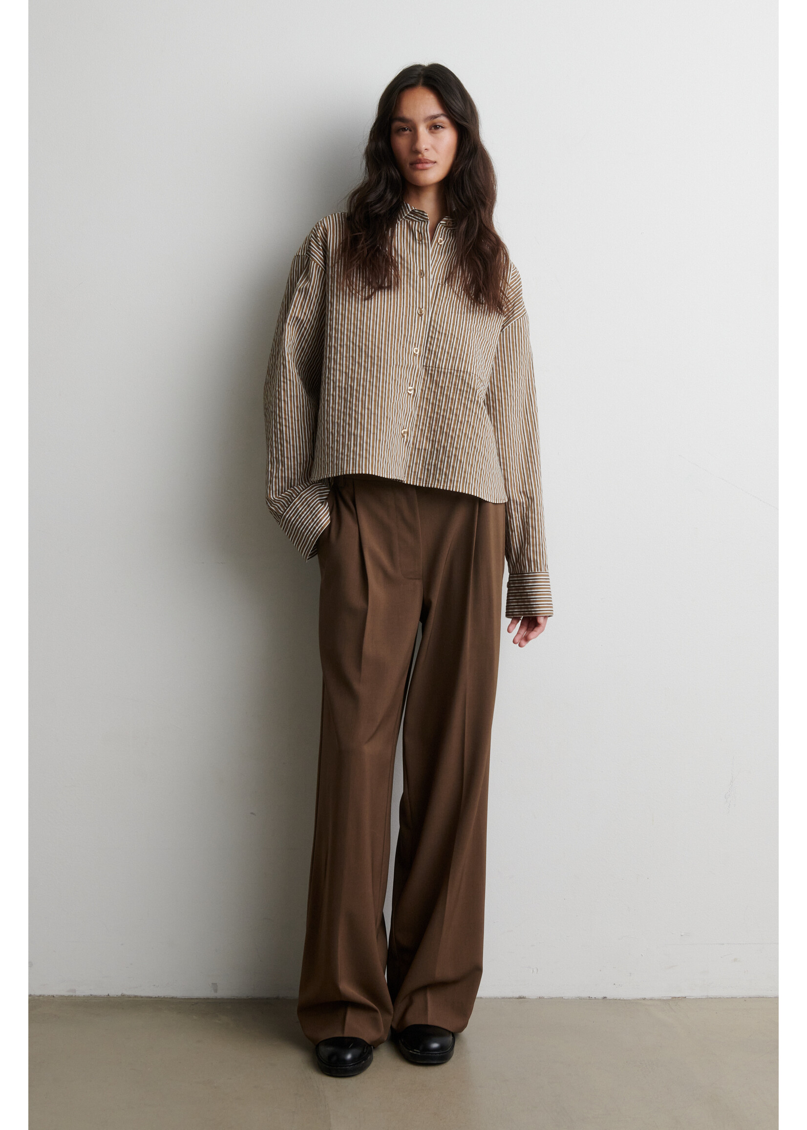Second Female Vena Cropped Shirt