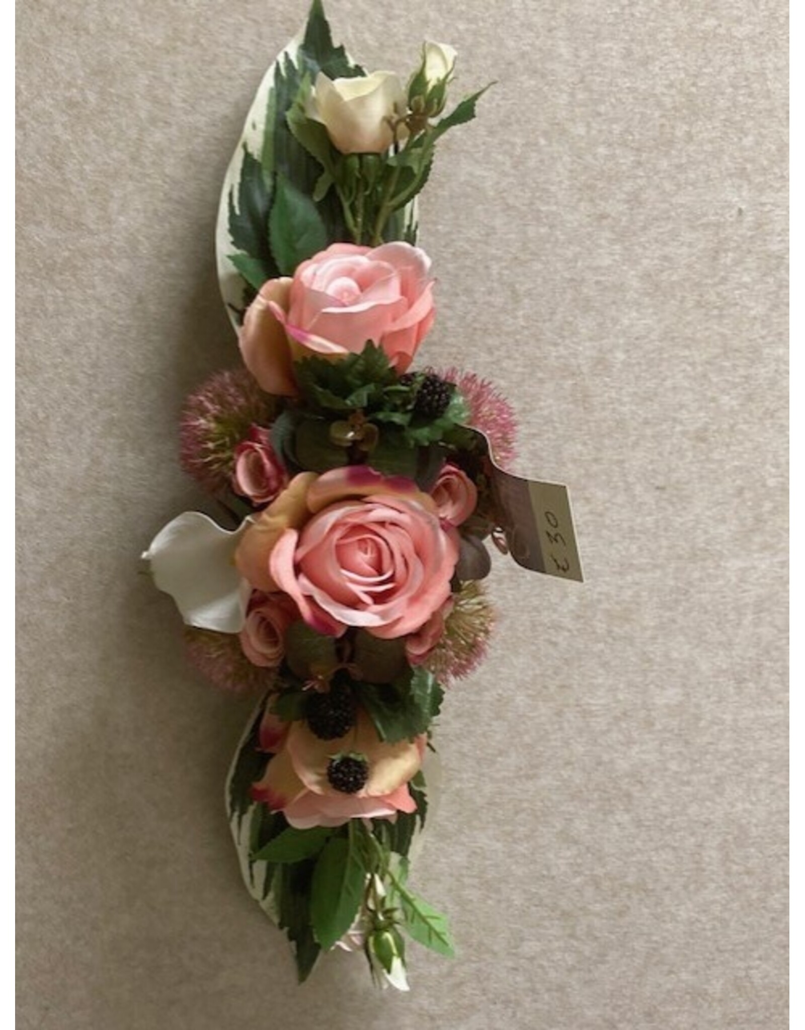 Zijden bloemstuk roze 30 euro