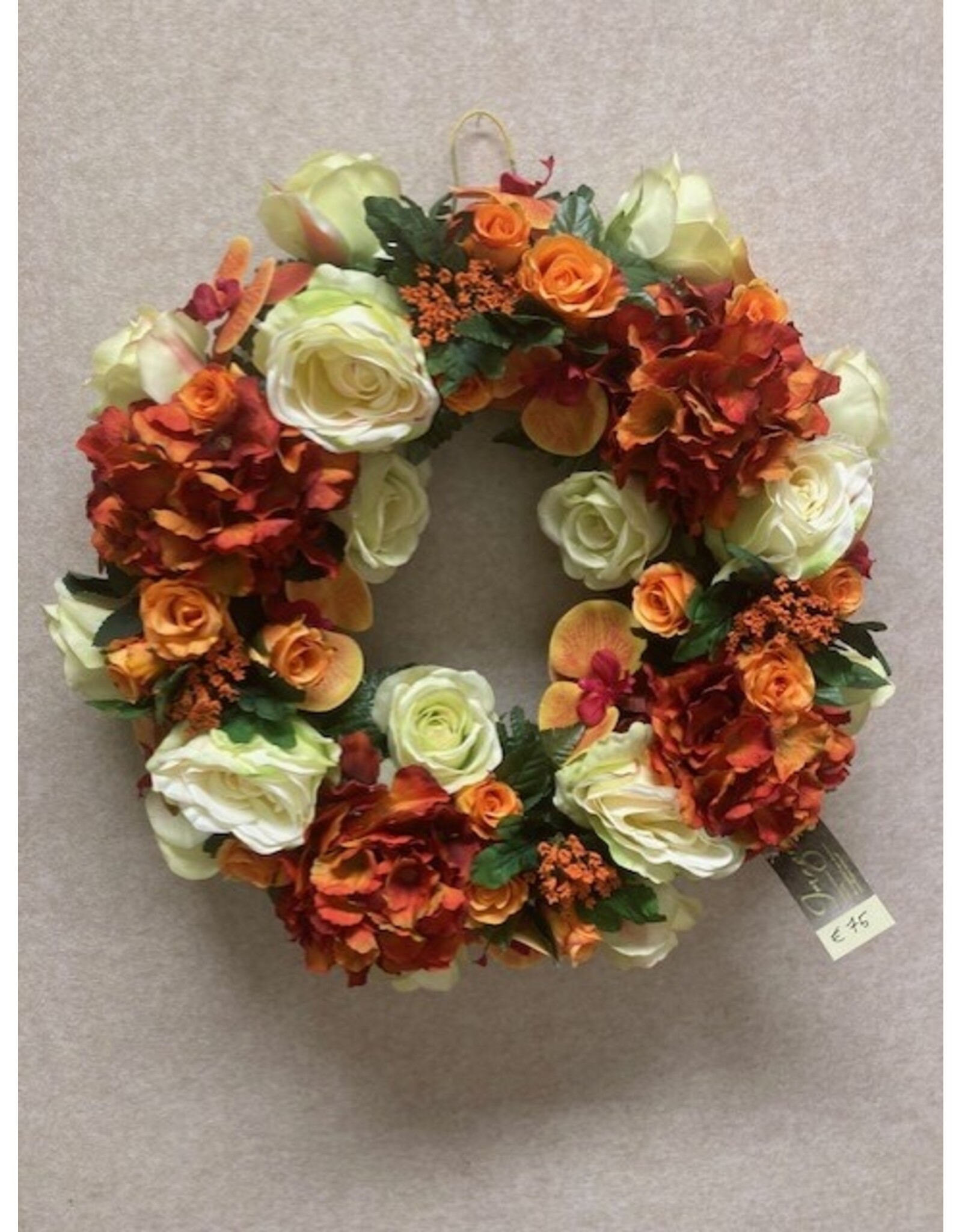 Zijden bloemstuk oranje 75 euro